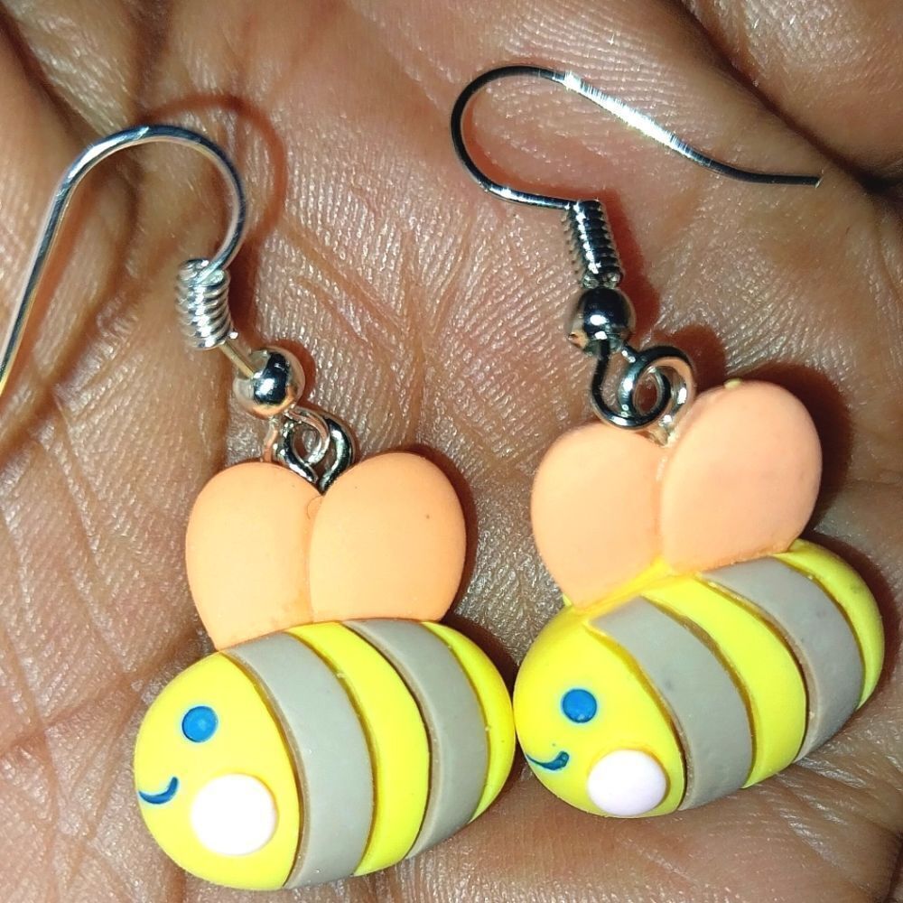 Super cute festive bumblebee earrings
